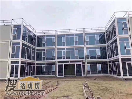 河北州澤園林古建筑工程有限公司建設(shè)微笑山莊時(shí)候出售4間住人集裝箱房屋